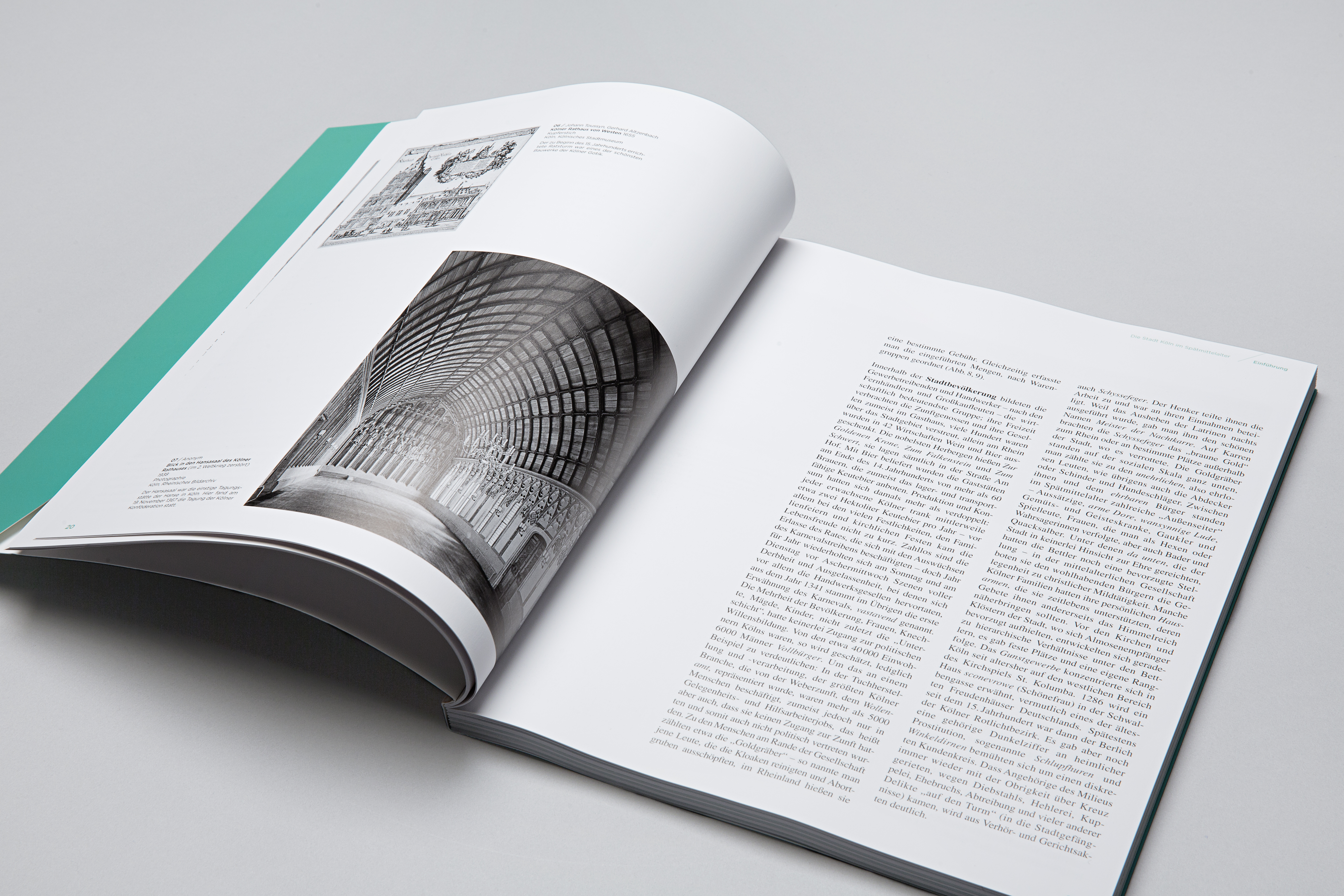 aufgeschlagener Katalog