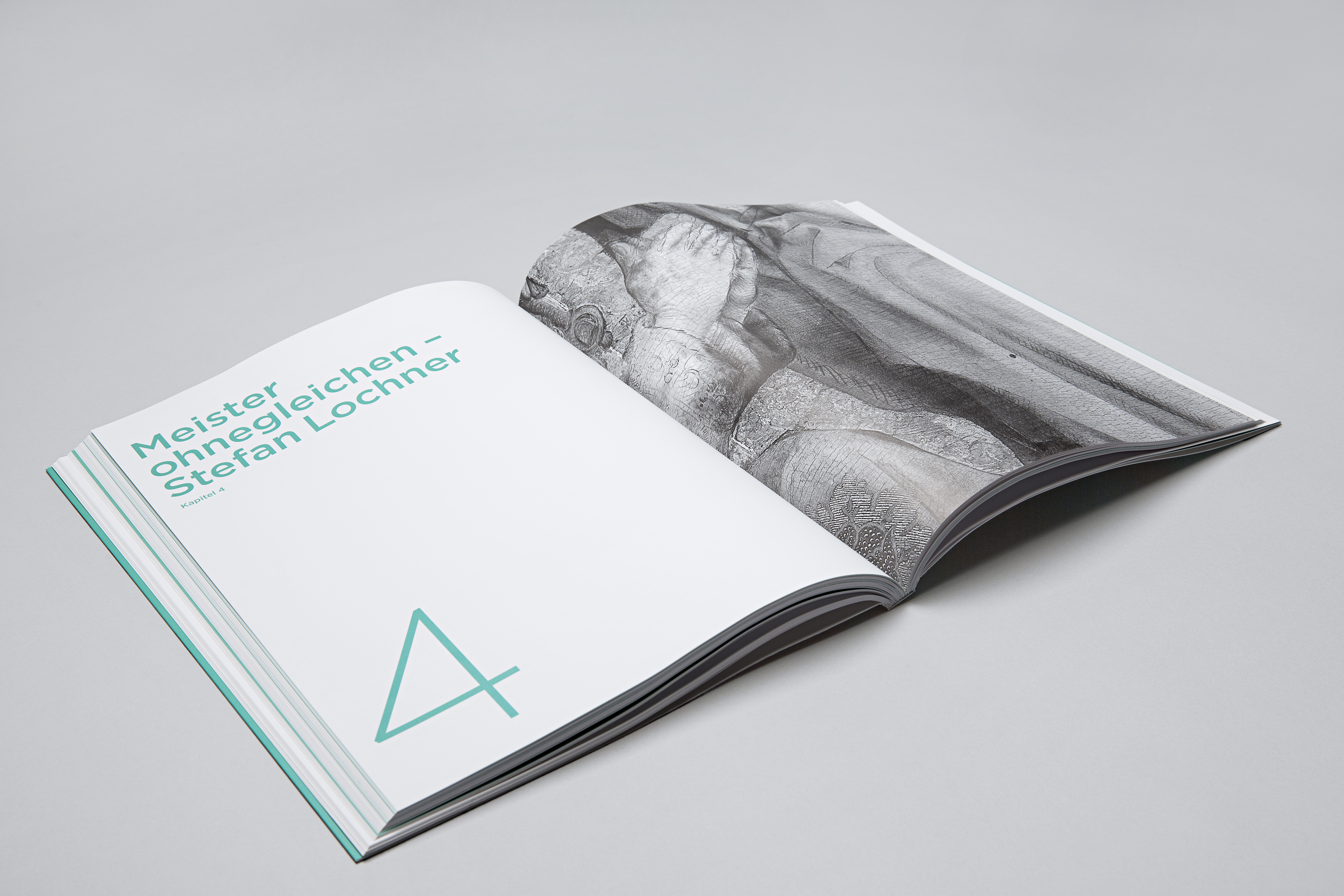 aufgeschlagener Katalog