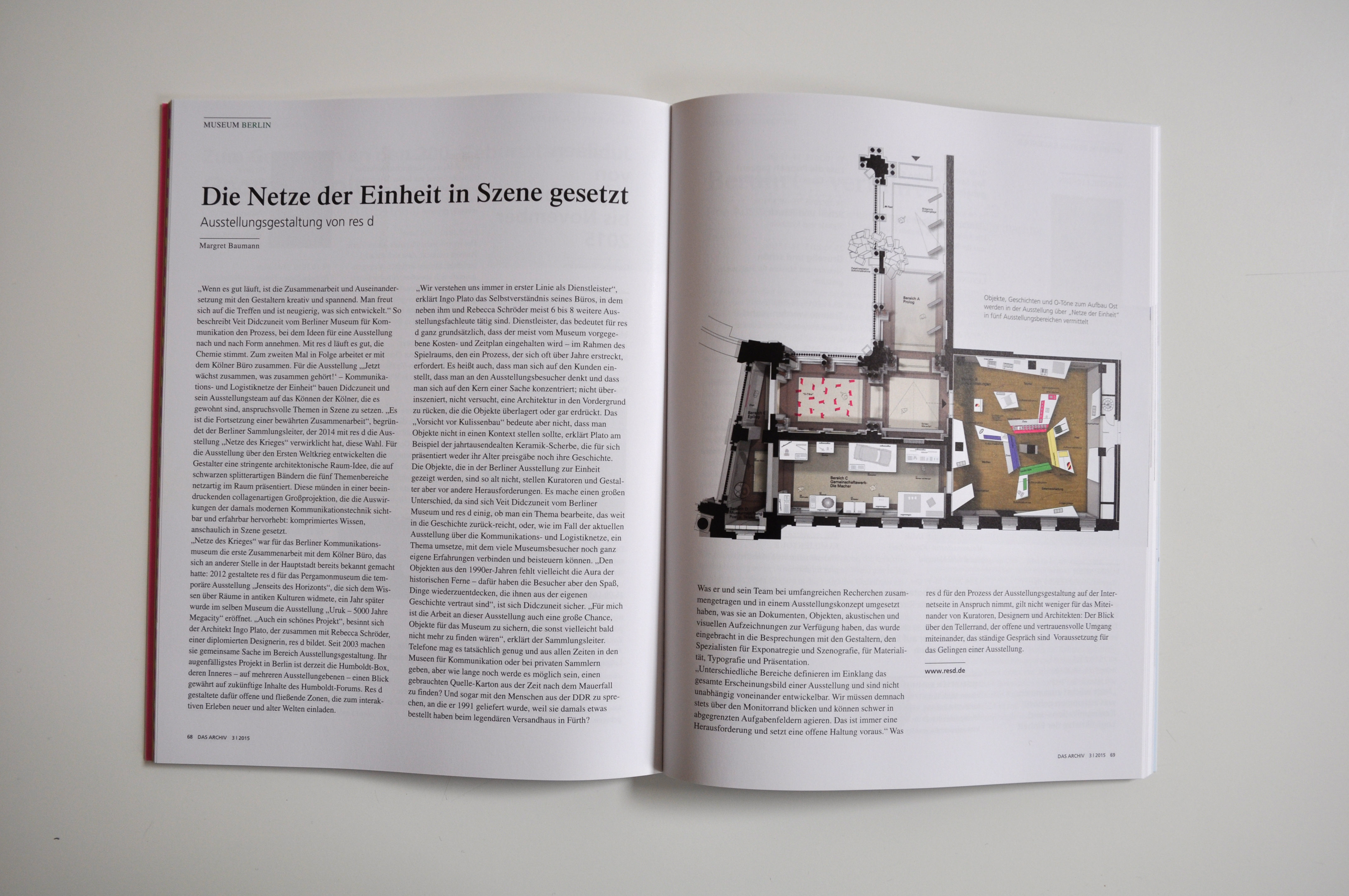 aufgeschlagenes Magazin "Das Archiv" - Magazin für Kommunikationsgeschichte