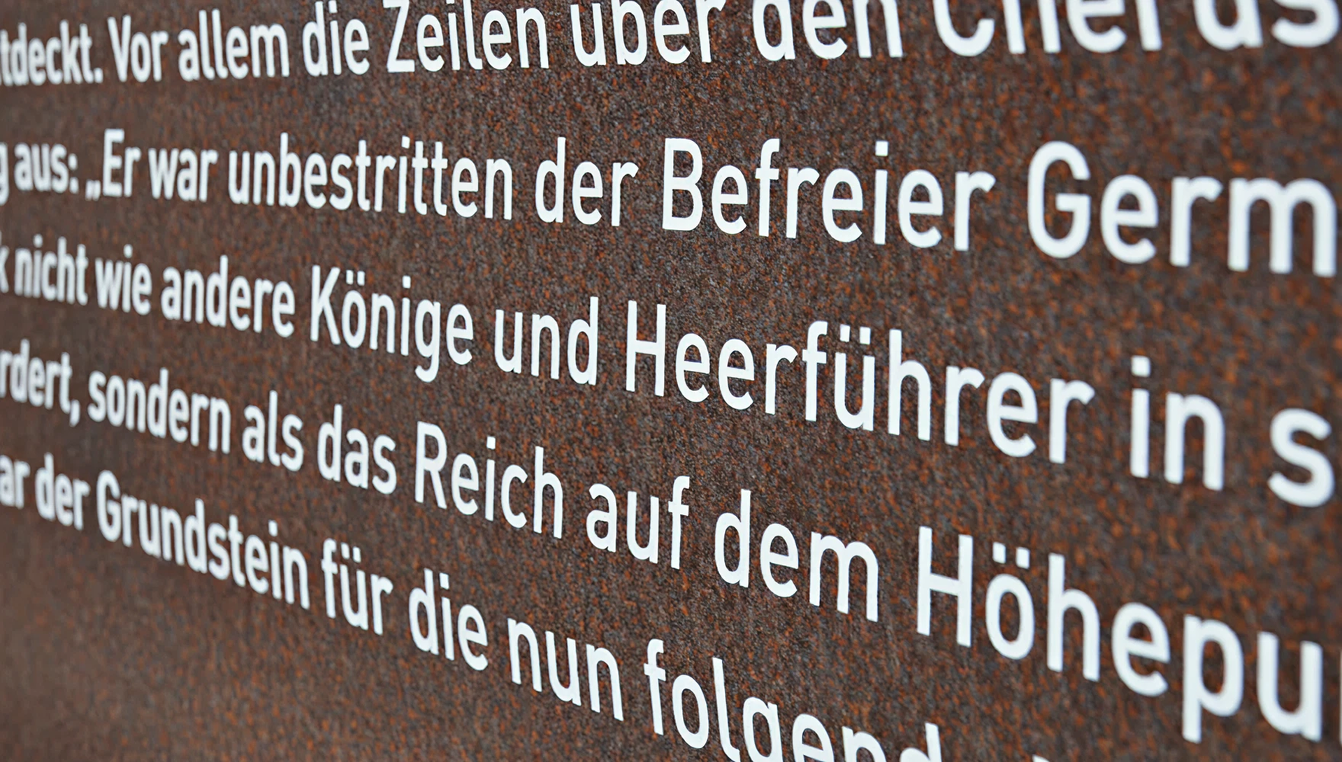 Weißer Text