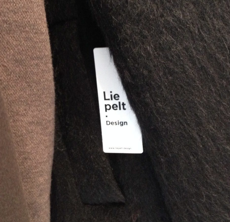 Nahaufnahme eines Anhängeretikettes mit Logo