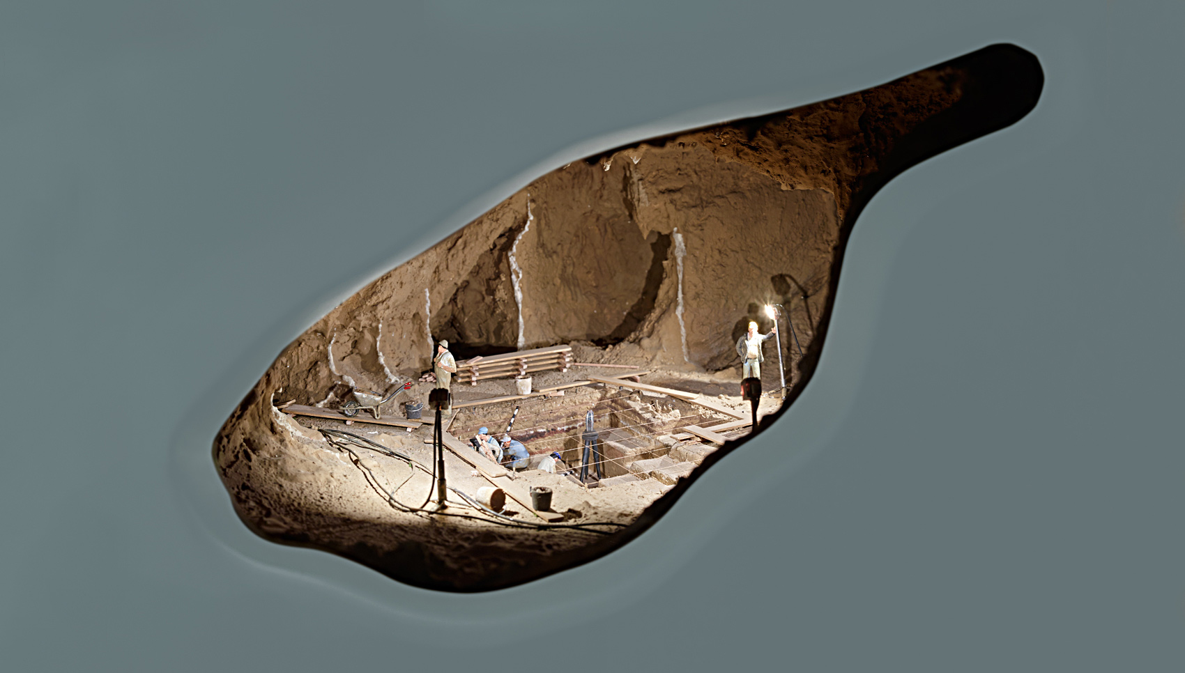 Miniaturdarstellung eines archäologischen Funds unter der Erde