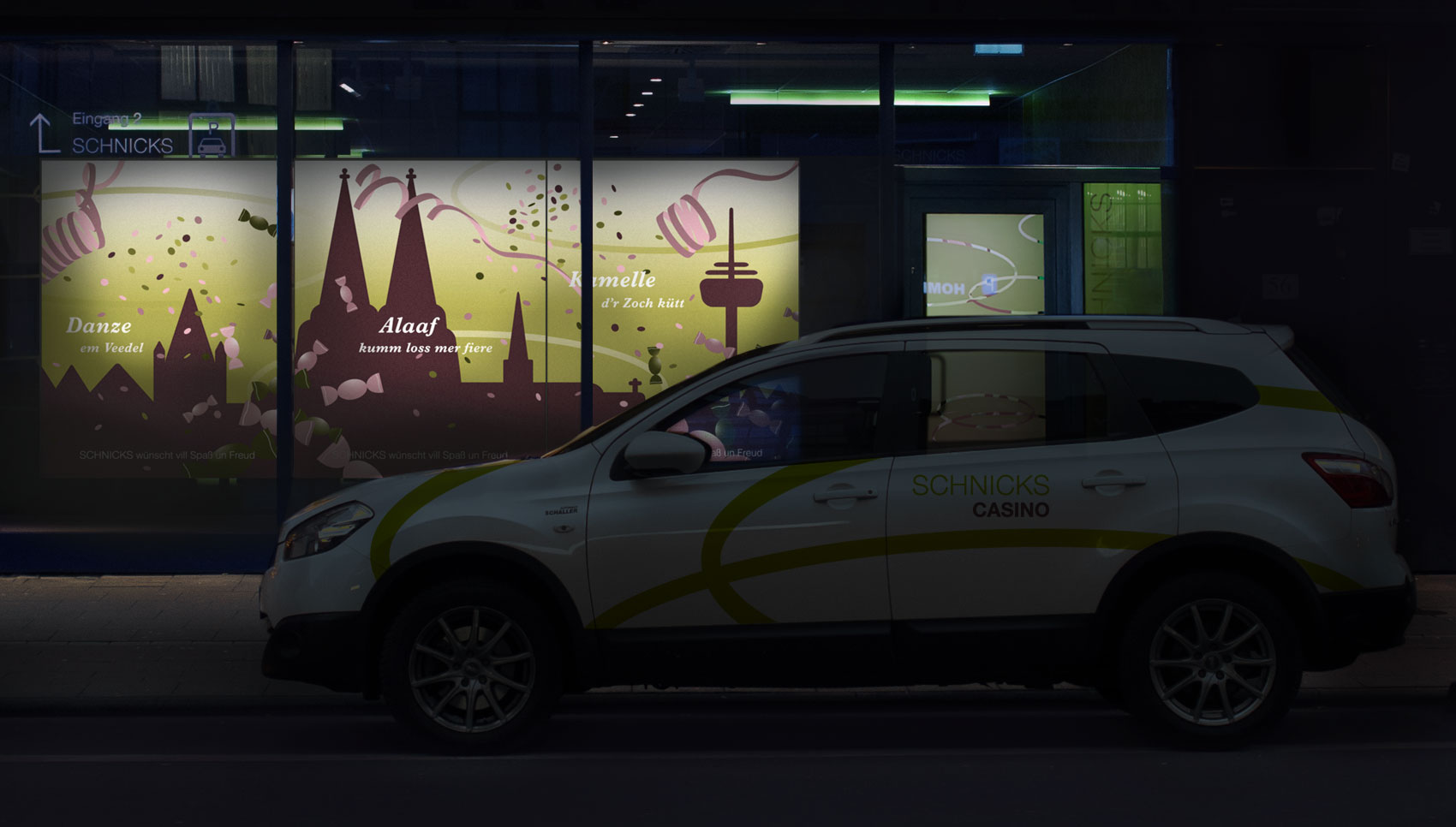 Außenansicht des Casinos mit Schaufenstergestaltung und gebrandetem Fahrzeug