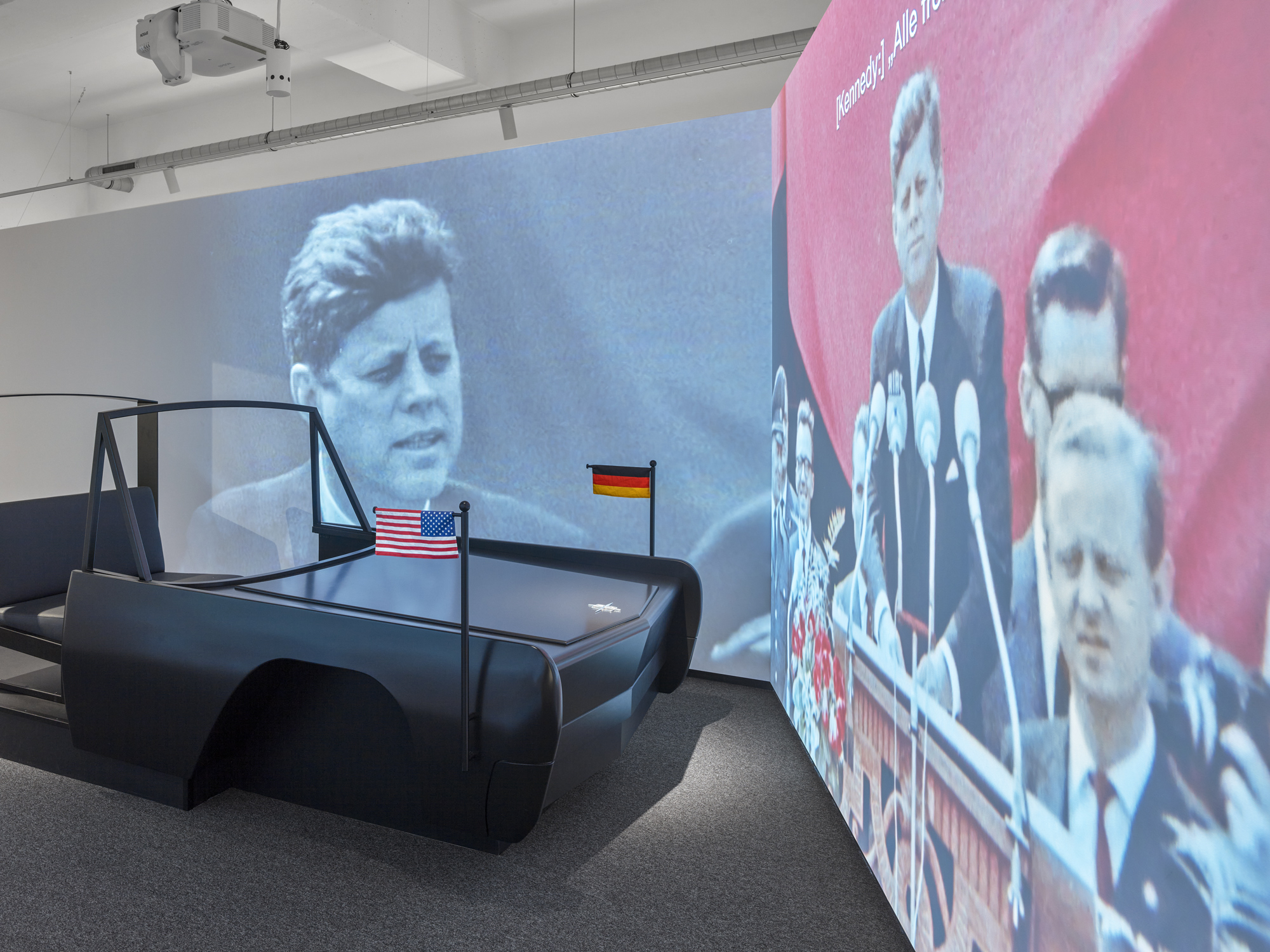 Ausstellungsraum mit immersiver 360-Grad-Inszenierung