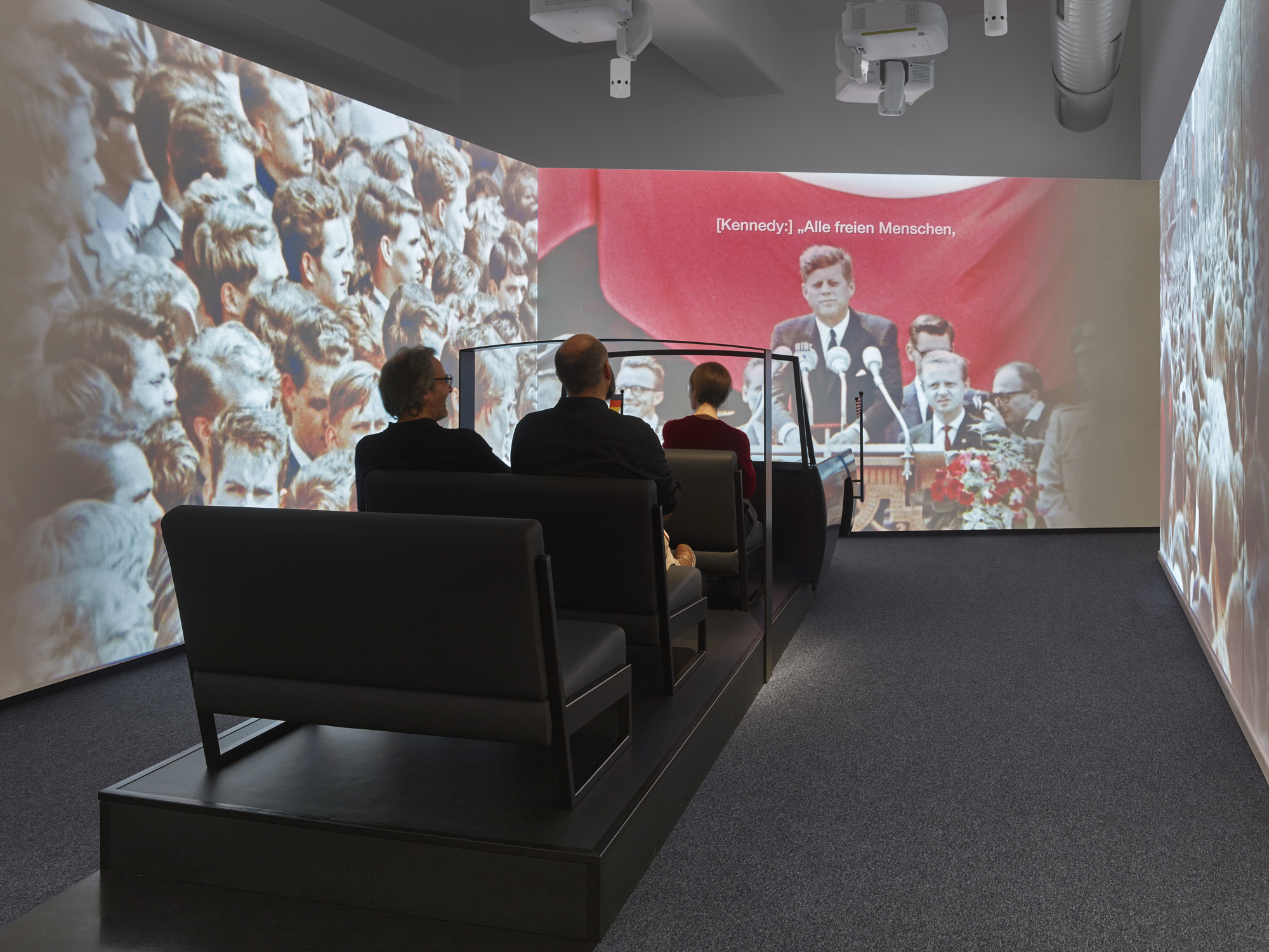 Ausstellungsraum mit immersiver 360-Grad-Inszenierung