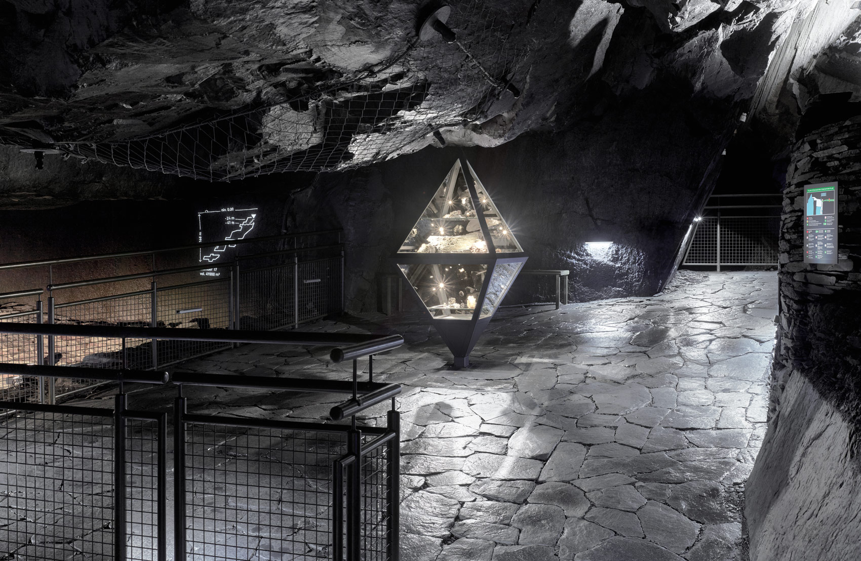 Ausstellungsmöbel in der Schiefergrube