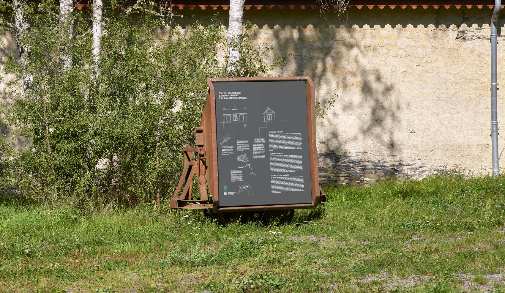 Außenbereich mit Orientierungsschild