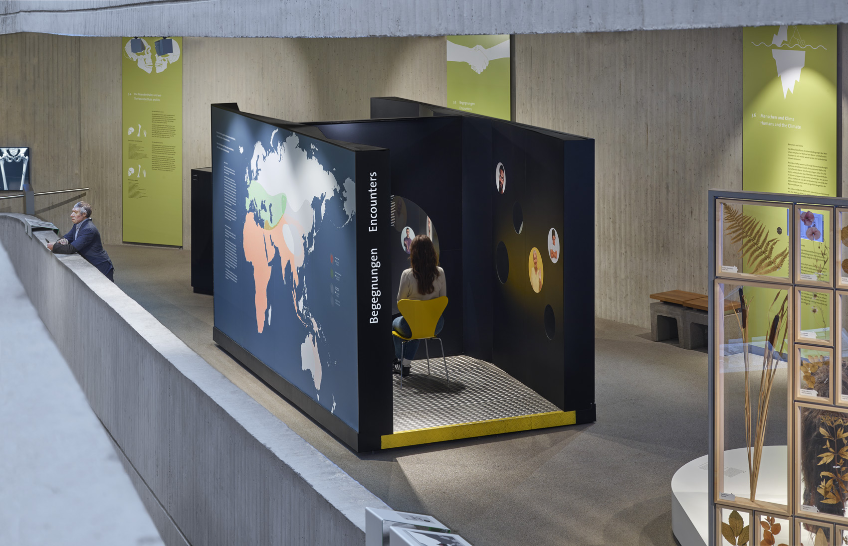 Ausstellungsraum mit interaktiven Ausstellungsmöbel