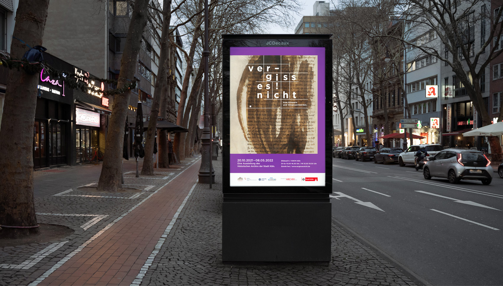 Citylight-Poster mit dem Poster zur Ausstellungseröffnung