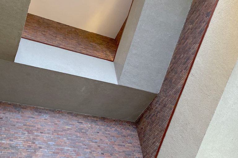 Blick von unten nach oben in einem Treppenhaus