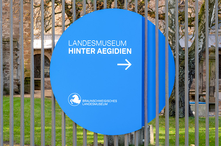 Außenschild „LANDESMUSEUM HINTER AEGIDIEN“