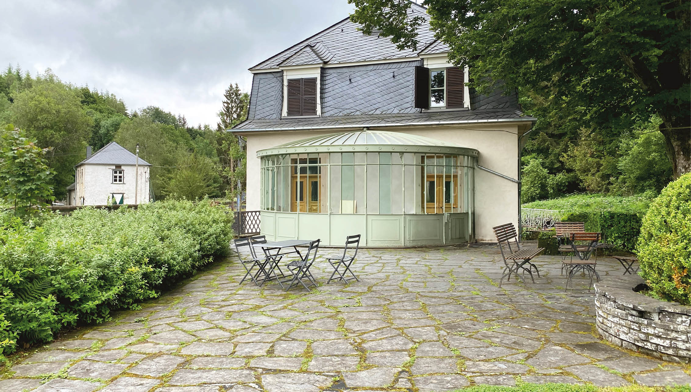 Blick auf das Gebäude und den Wintergarten