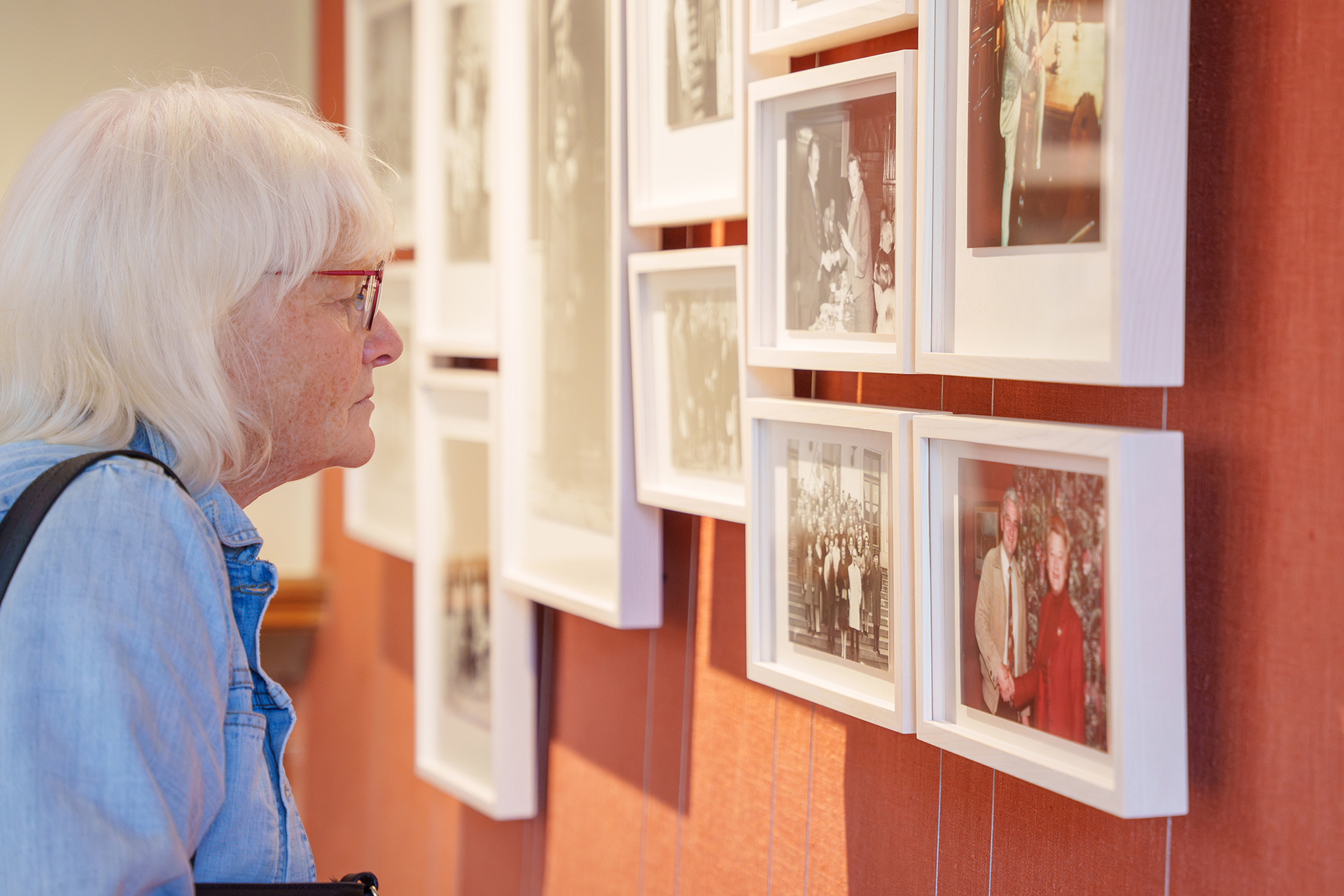 Fotos in weißen Bilderrahmen