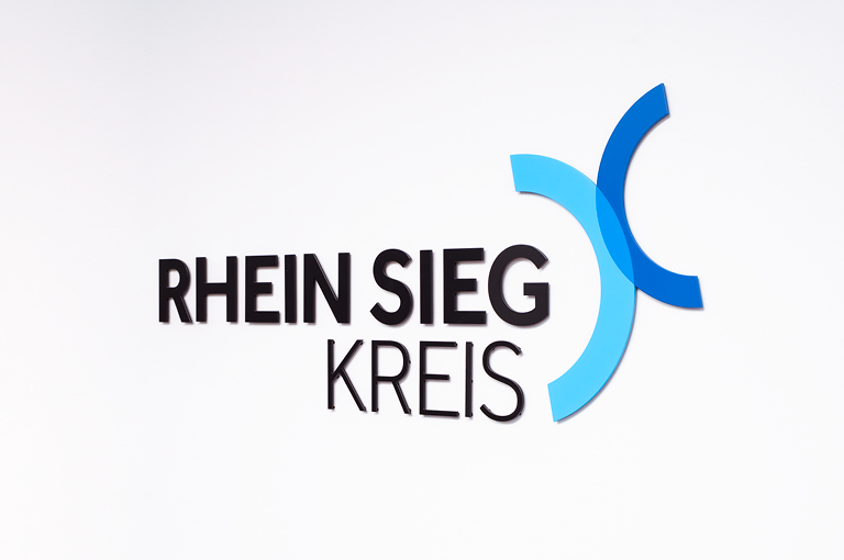 Logo auf Wand