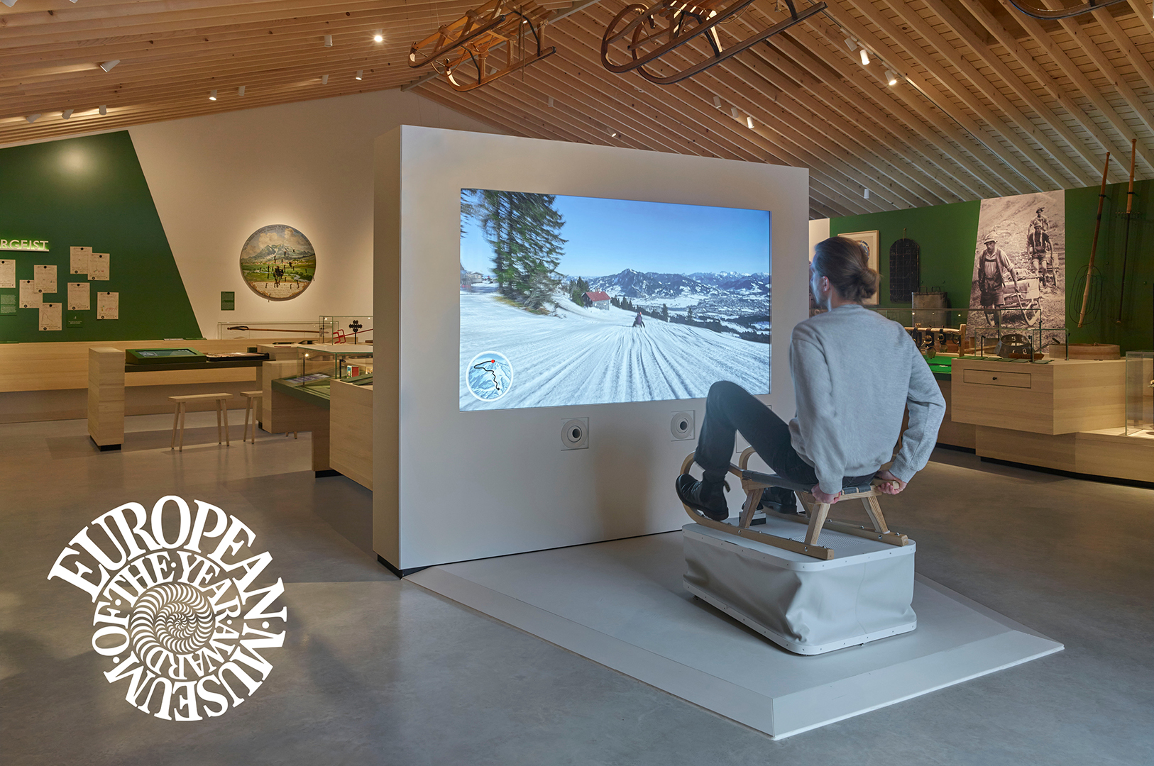 Schlitteninstallation mit Logo European Museum of the Year